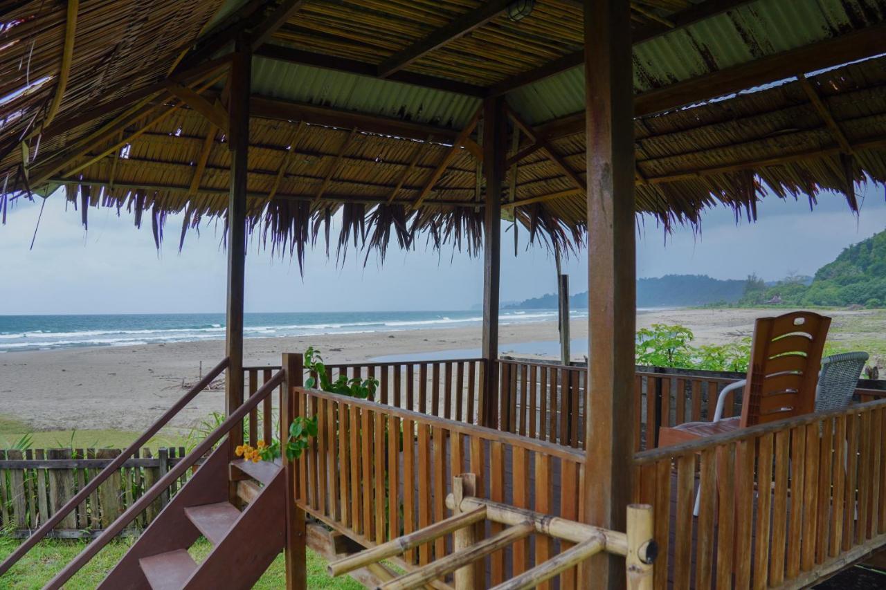 Momos Surf Shack Hotel Salul Buitenkant foto